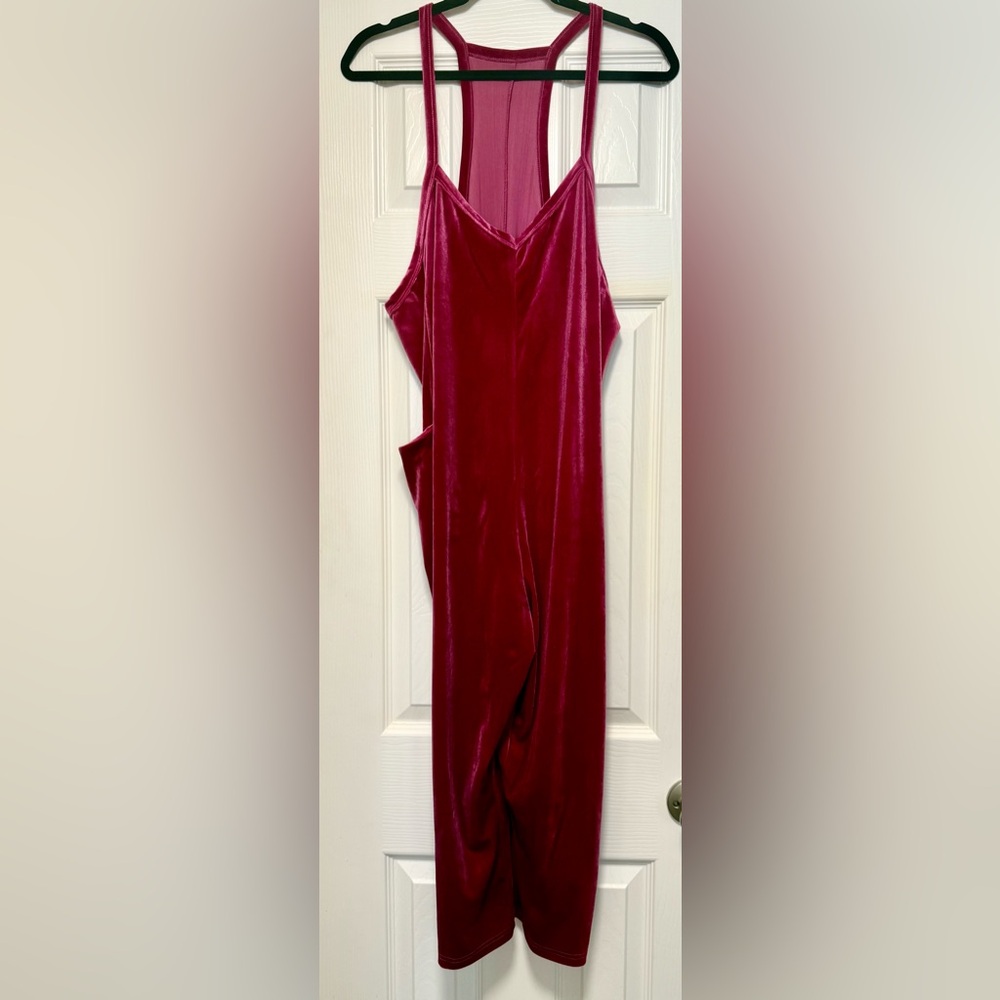 Elegant Velvet Sleeveless Jumpsuit in Rich Burgundy